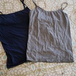 Bundle of 2 tank tops
